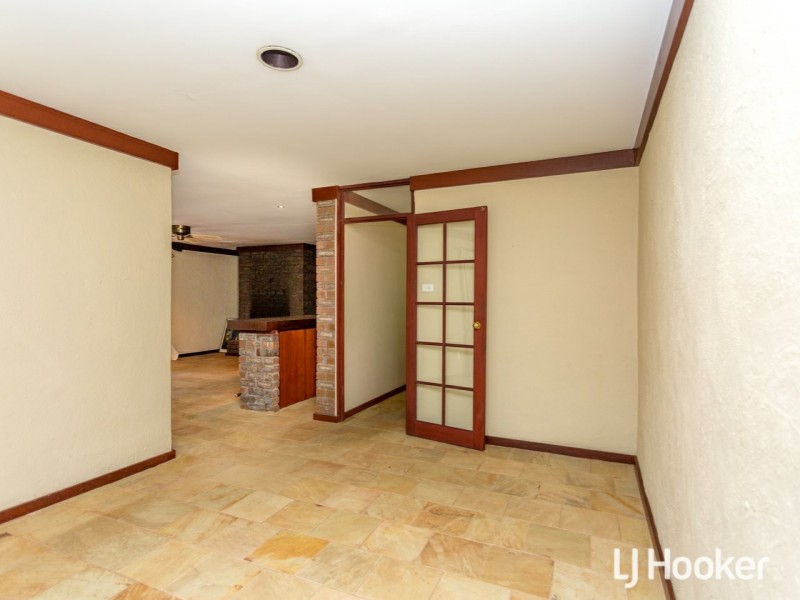 24 Judith Road, Wattle Grove WA 6107