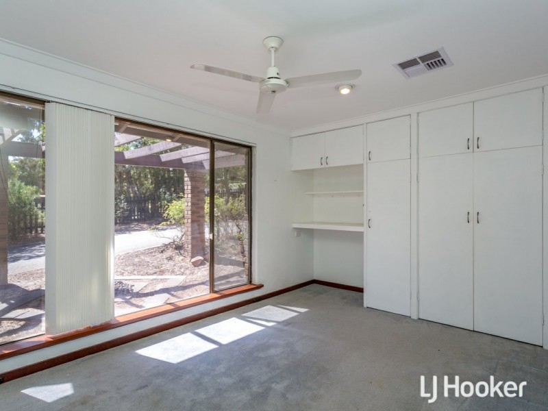 24 Judith Road, Wattle Grove WA 6107