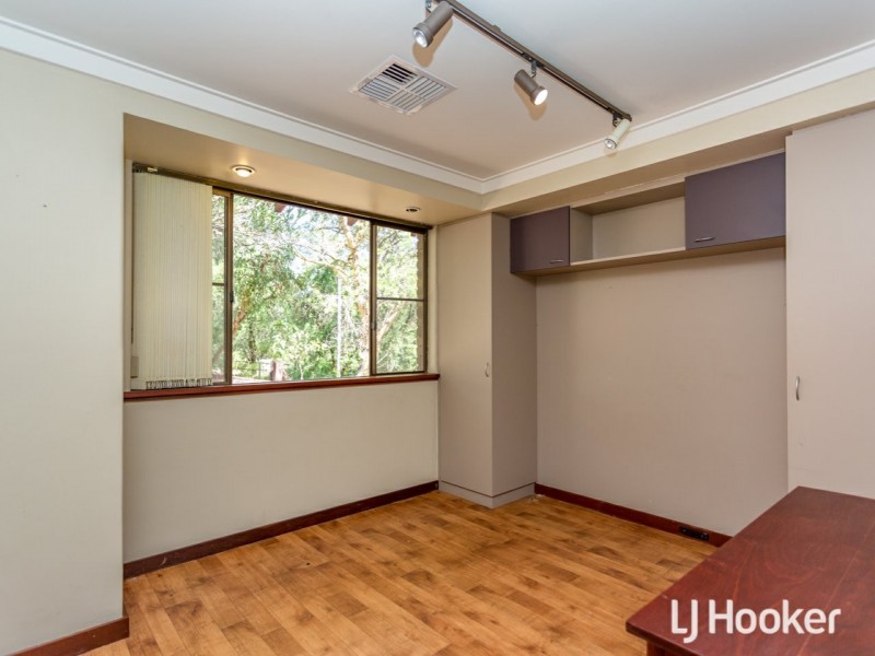 24 Judith Road, Wattle Grove WA 6107