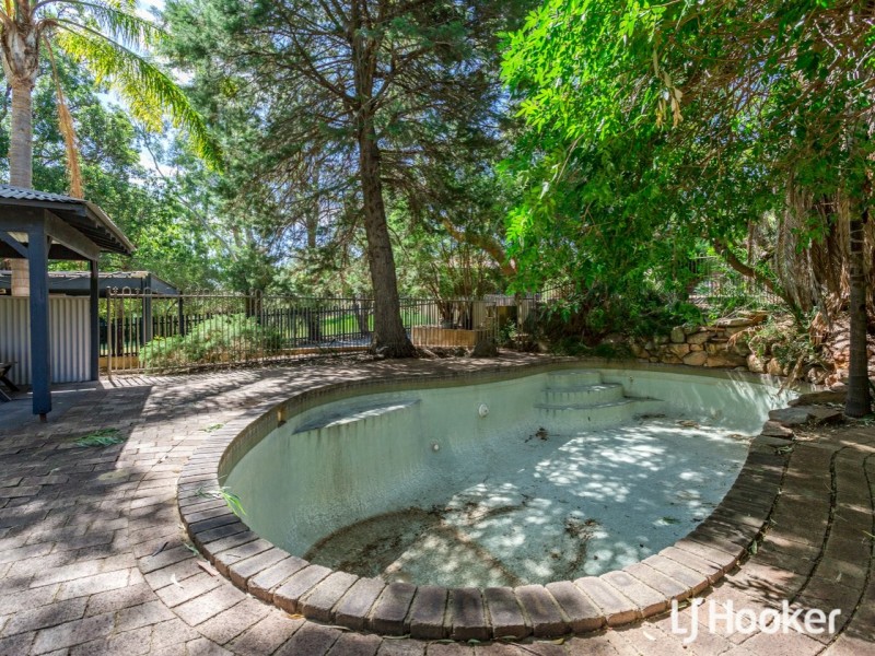 24 Judith Road, Wattle Grove WA 6107