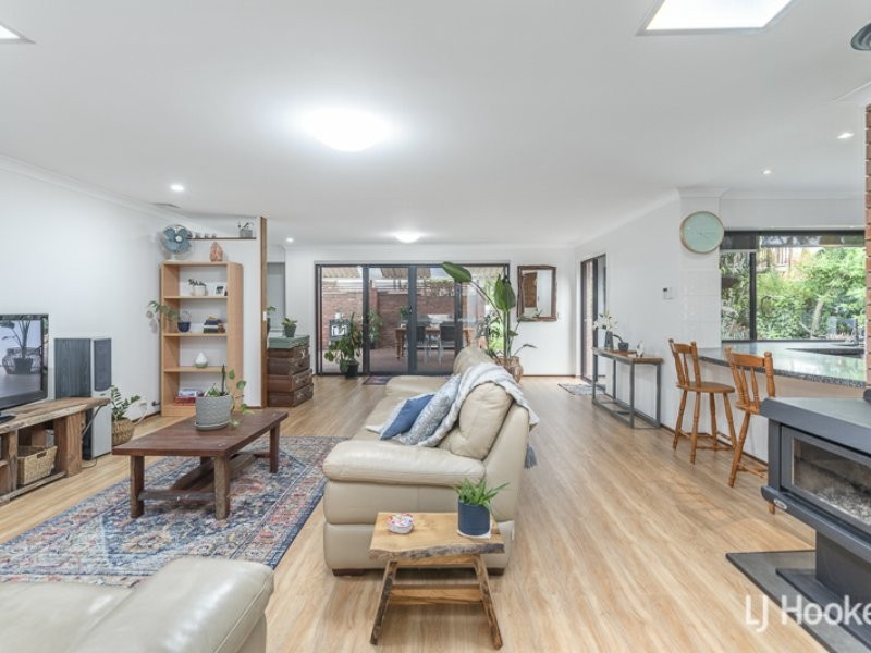 16 Grenadier Drive, Thornlie WA 6108