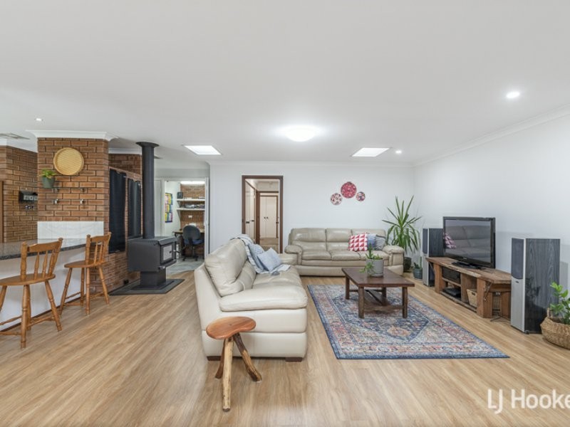 16 Grenadier Drive, Thornlie WA 6108