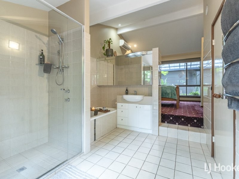 16 Grenadier Drive, Thornlie WA 6108