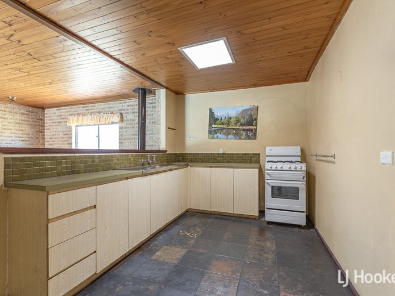 2 Sutherland Drive, Thornlie WA 6108
