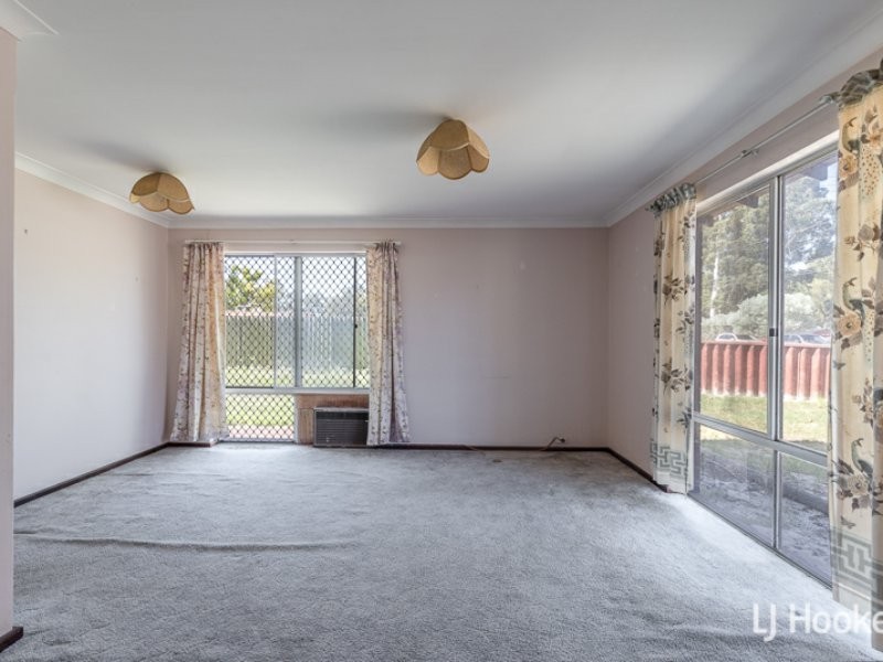 2 Sutherland Drive, Thornlie WA 6108