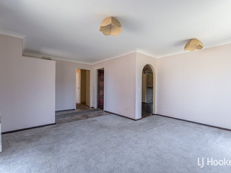 2 Sutherland Drive, Thornlie WA 6108