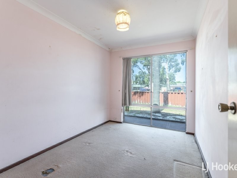 2 Sutherland Drive, Thornlie WA 6108