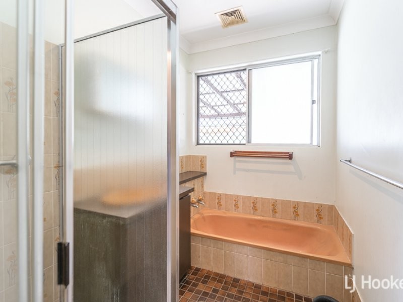 2 Sutherland Drive, Thornlie WA 6108