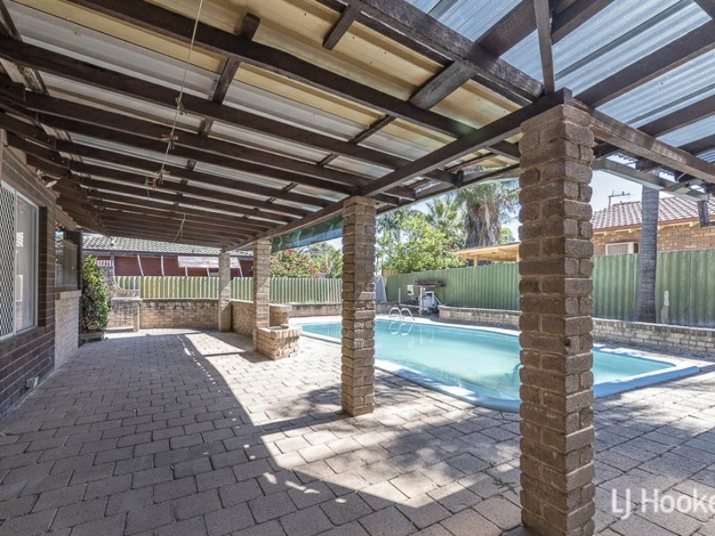 2 Sutherland Drive, Thornlie WA 6108