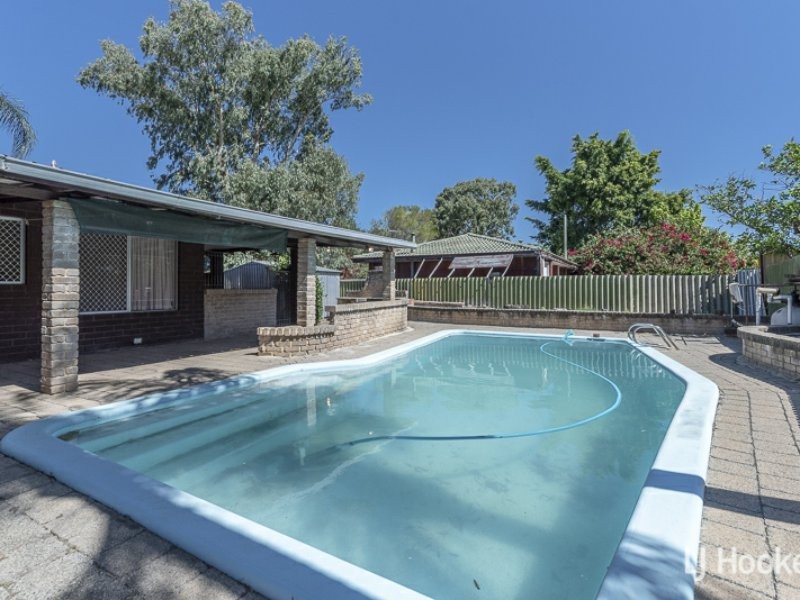 2 Sutherland Drive, Thornlie WA 6108