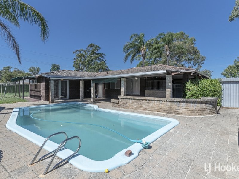 2 Sutherland Drive, Thornlie WA 6108
