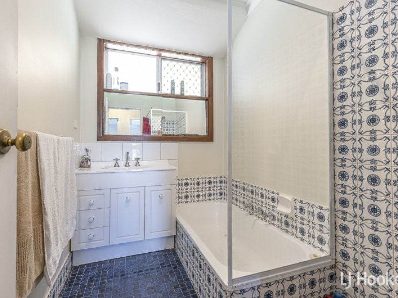 16 Partridge Way, Thornlie WA 6108