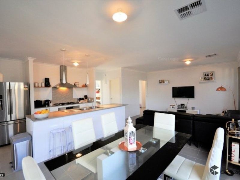 7 Barossa Street, Wellard WA 6170