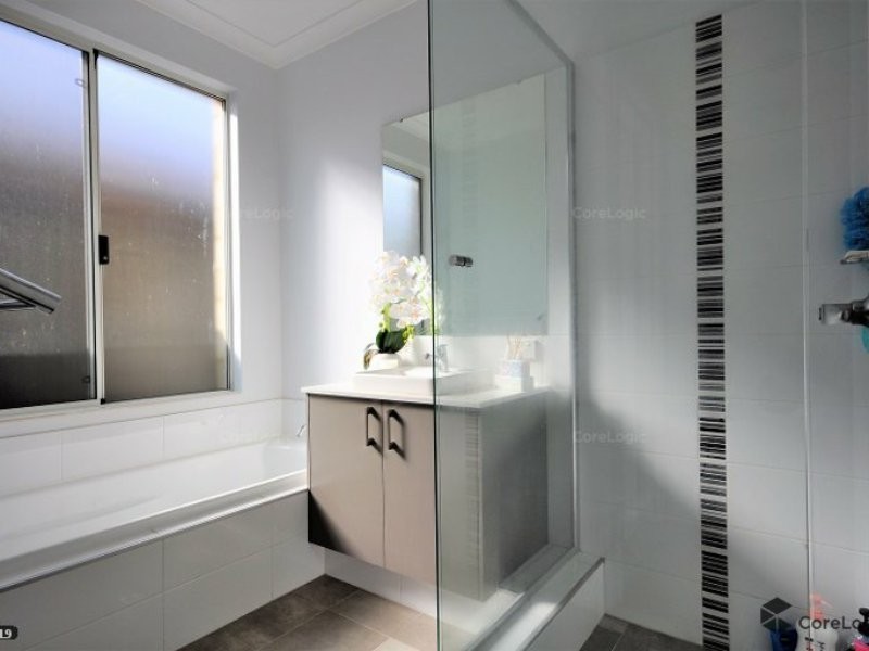 7 Barossa Street, Wellard WA 6170