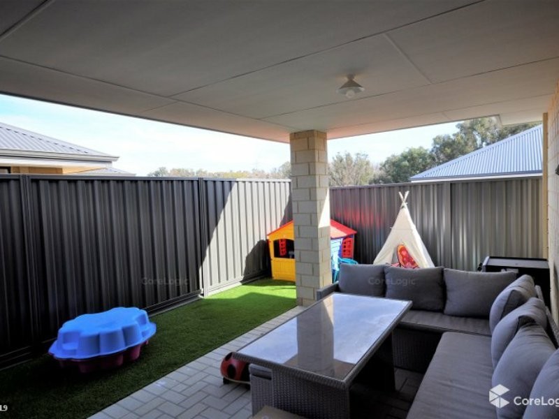 7 Barossa Street, Wellard WA 6170