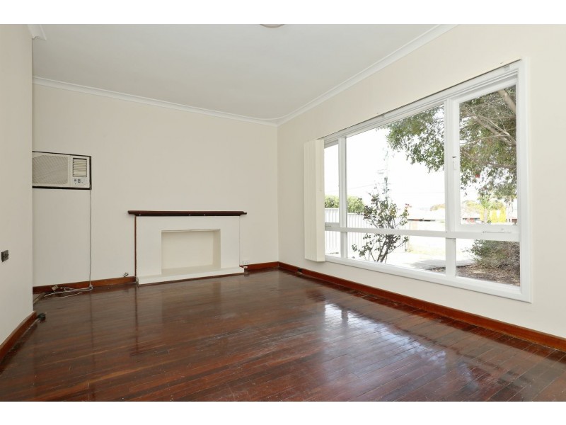 306 Wharf Street, Queens Park WA 6107