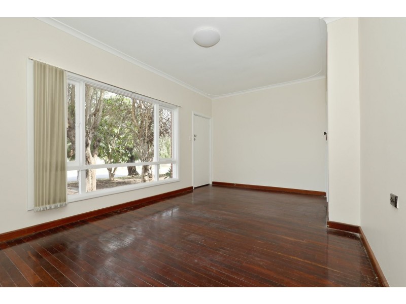 306 Wharf Street, Queens Park WA 6107