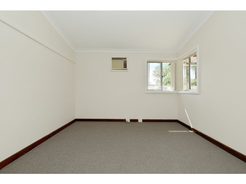 306 Wharf Street, Queens Park WA 6107