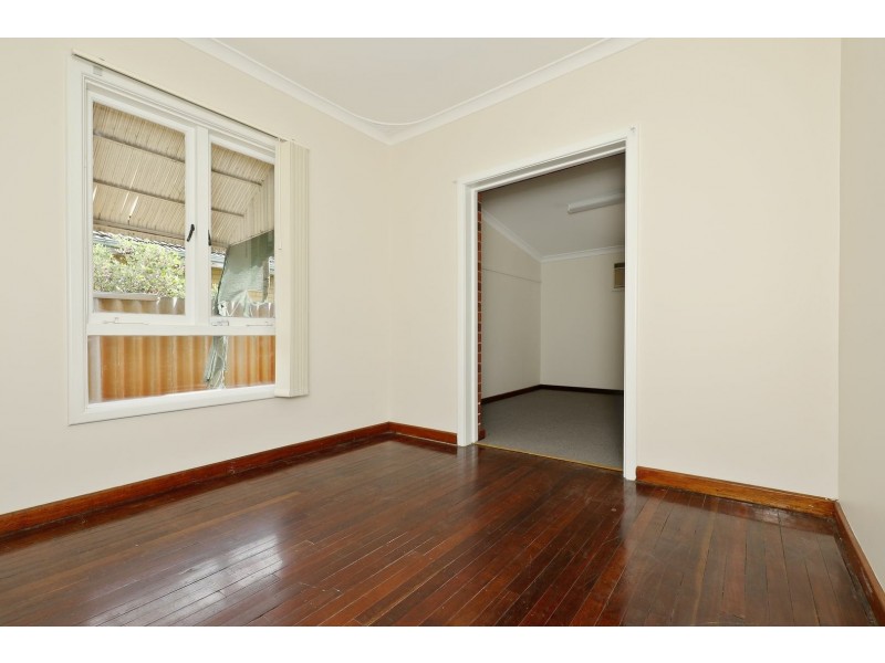 306 Wharf Street, Queens Park WA 6107