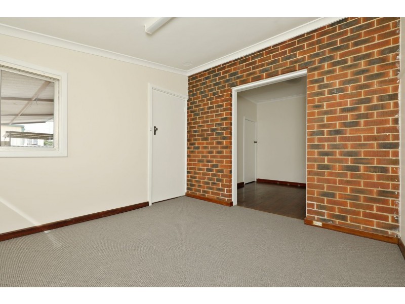 306 Wharf Street, Queens Park WA 6107