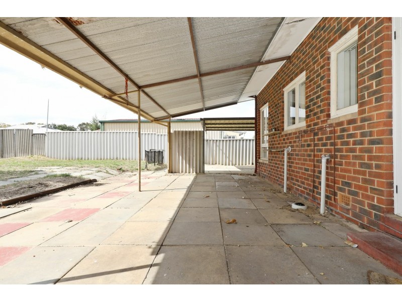 306 Wharf Street, Queens Park WA 6107