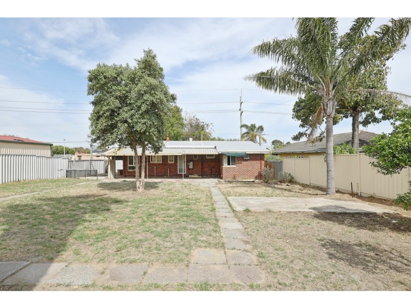 306 Wharf Street, Queens Park WA 6107