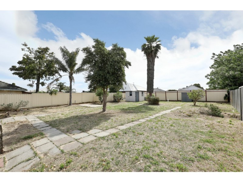 306 Wharf Street, Queens Park WA 6107