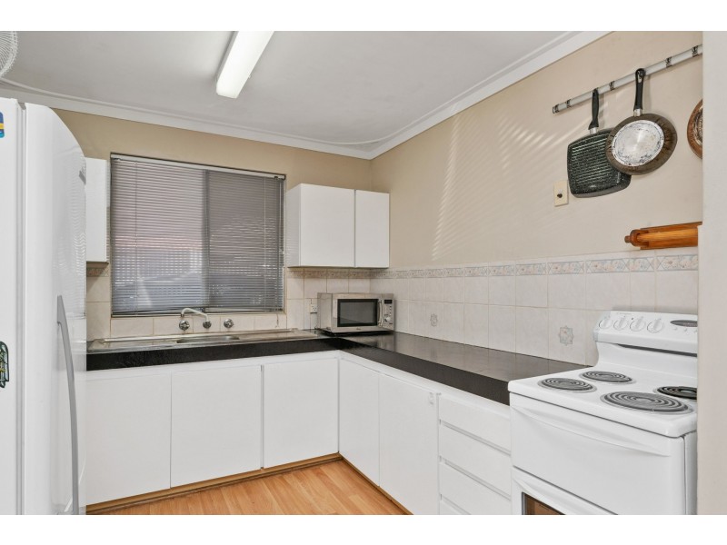 41 Pembury Road, Thornlie WA 6108