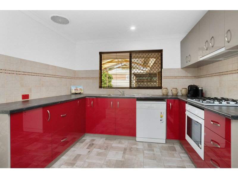 24 Storey Road, Thornlie WA 6108