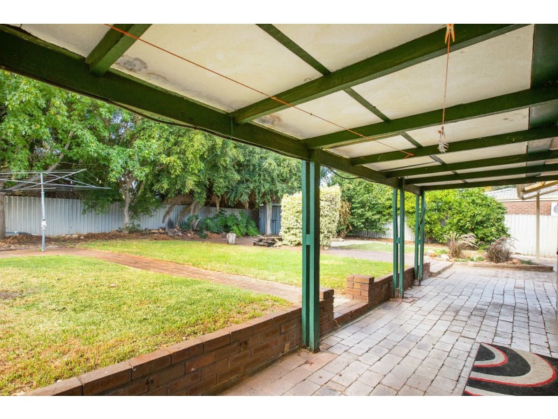 24 Storey Road, Thornlie WA 6108