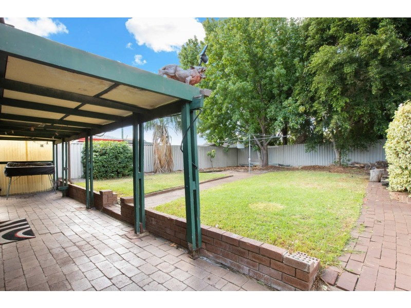 24 Storey Road, Thornlie WA 6108