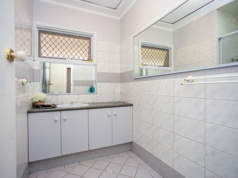 2 Probert Road, Thornlie WA 6108