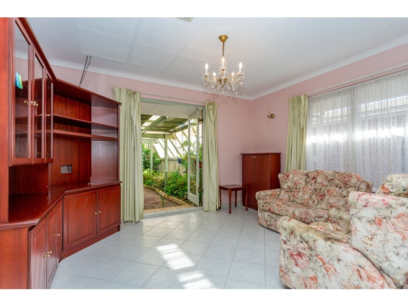 25 Ovens Road, Thornlie WA 6108