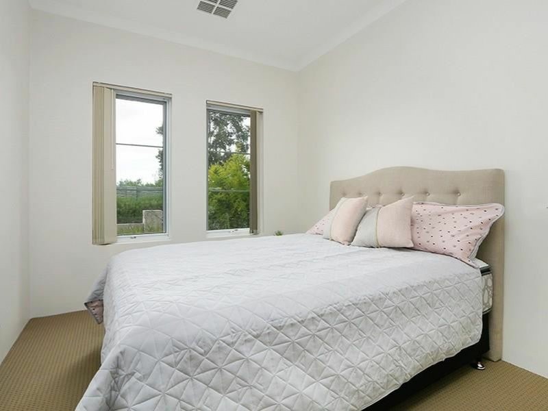 7 Pegus Way, Piara Waters WA 6112