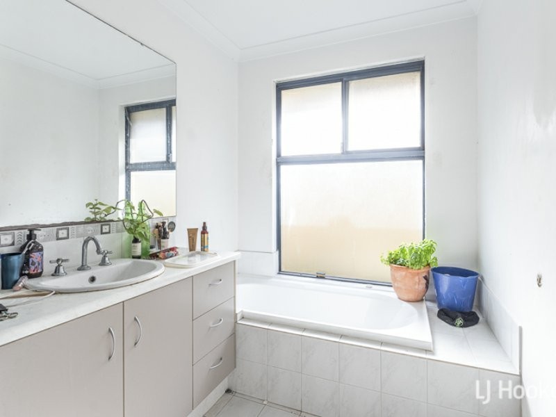 23 Cologne Parkway, Piara Waters WA 6112