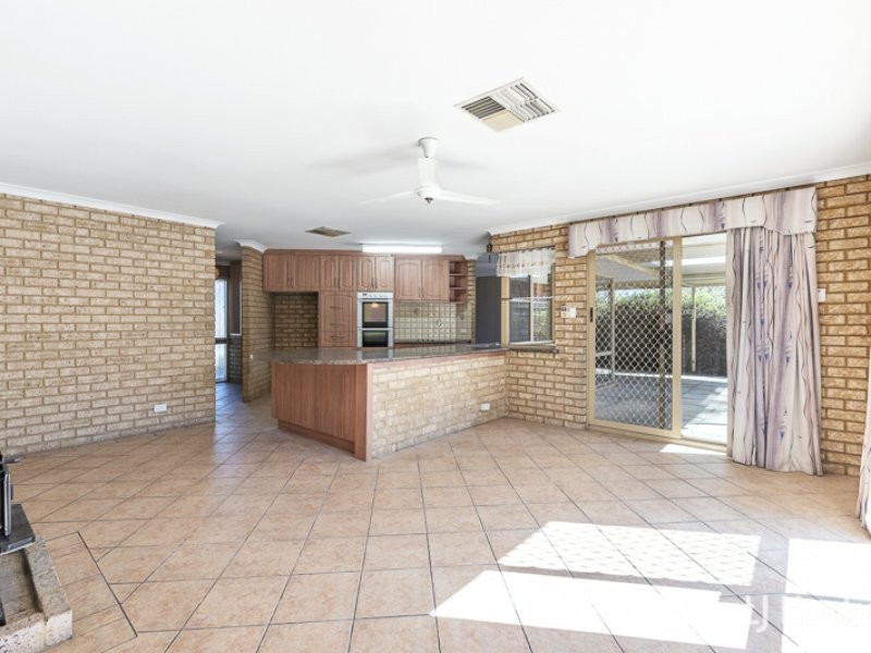 45 Bluegum Road, Thornlie WA 6108