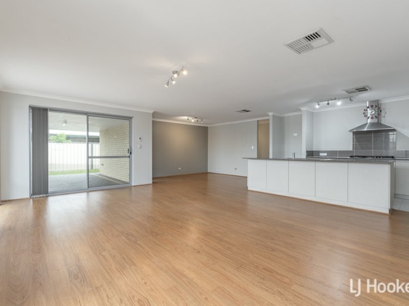 11 Montpellier Way, Piara Waters WA 6112