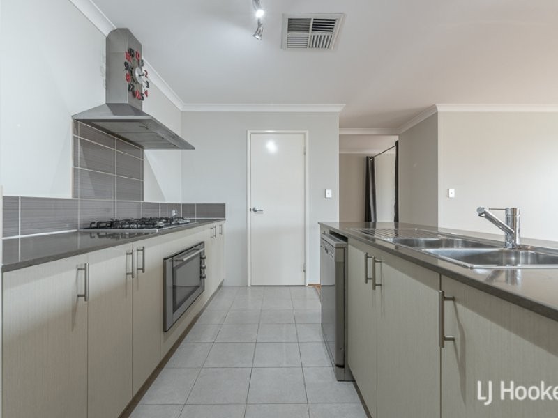 11 Montpellier Way, Piara Waters WA 6112