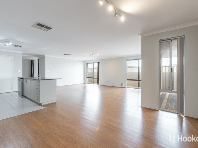 11 Montpellier Way, Piara Waters WA 6112