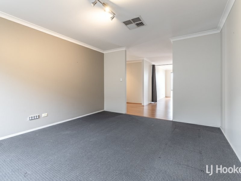 11 Montpellier Way, Piara Waters WA 6112