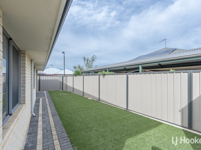 11 Montpellier Way, Piara Waters WA 6112