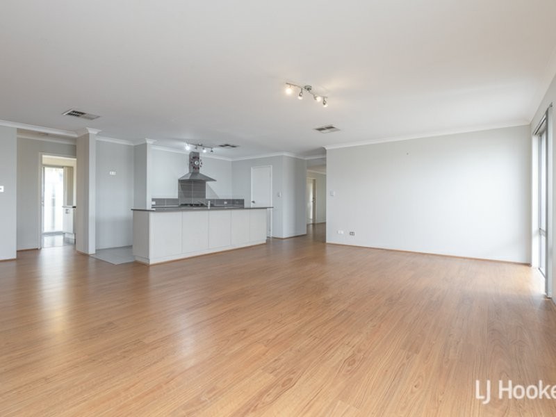 11 Montpellier Way, Piara Waters WA 6112