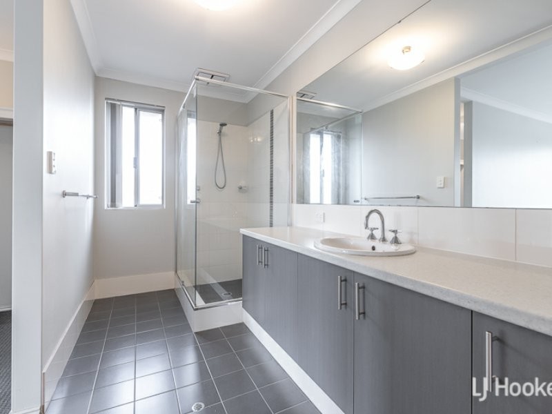 11 Montpellier Way, Piara Waters WA 6112