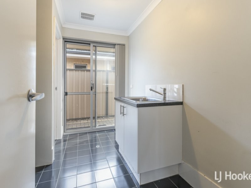 11 Montpellier Way, Piara Waters WA 6112