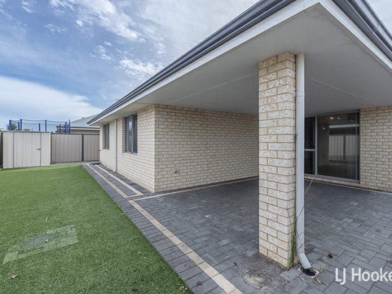 11 Montpellier Way, Piara Waters WA 6112