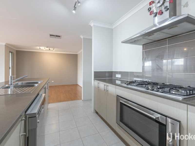 11 Montpellier Way, Piara Waters WA 6112