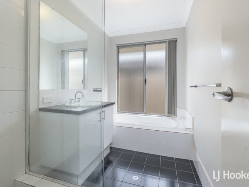 11 Montpellier Way, Piara Waters WA 6112