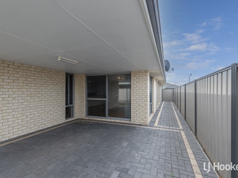 11 Montpellier Way, Piara Waters WA 6112