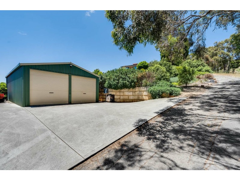 13 Rushton Terrace, Mount Nasura WA 6112