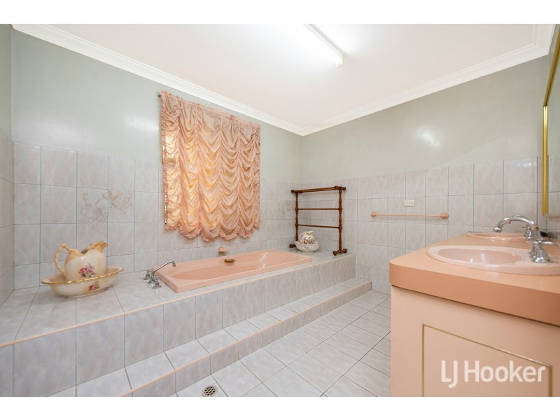 69 Grenadier Drive, Thornlie WA 6108